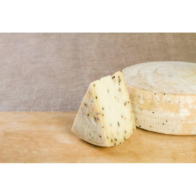 Formaggio pecorino pepato - Argiolas Formaggi Formaggio pecorino pepato - Argiolas Formaggi